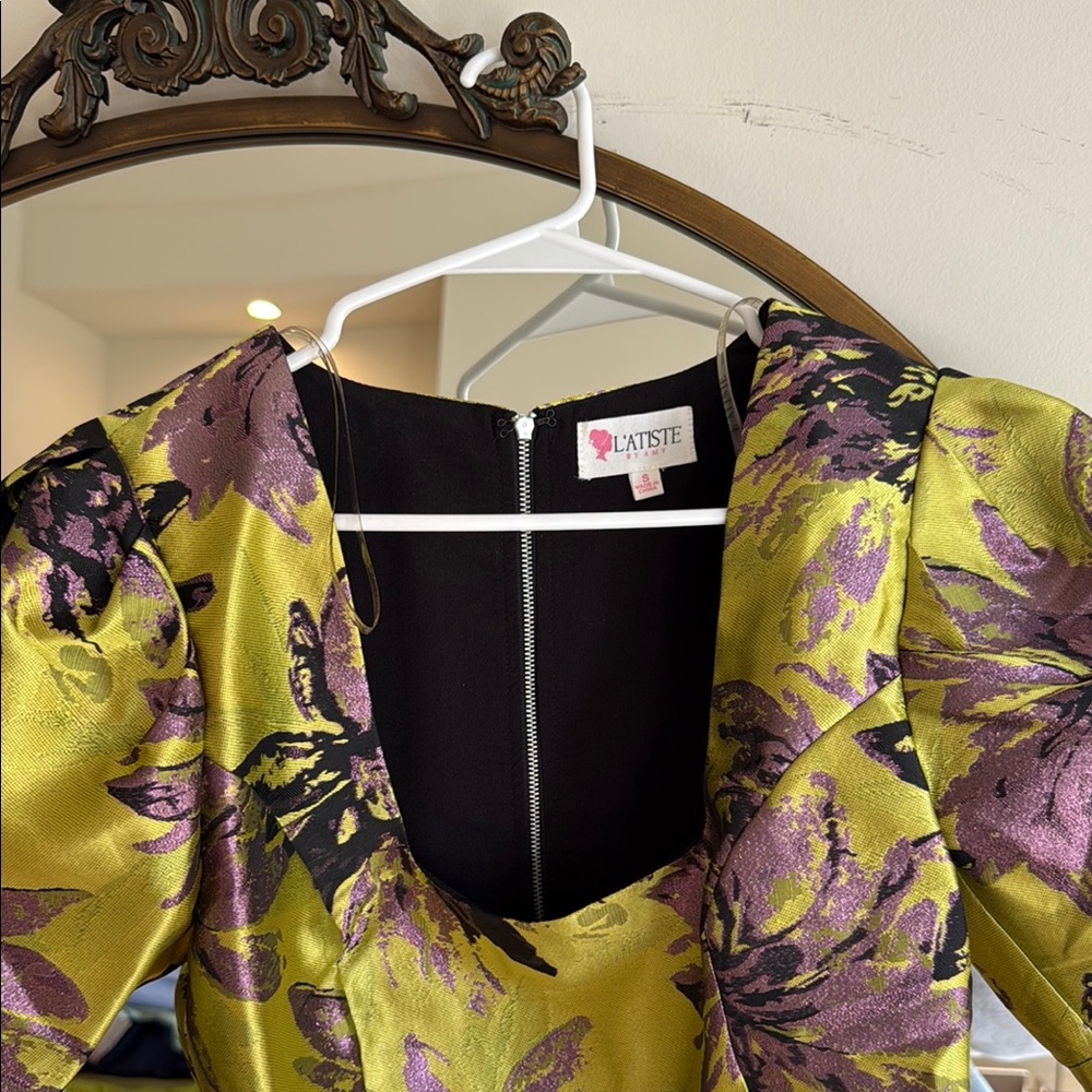 FLORAL TOP - Picture 2 of 3